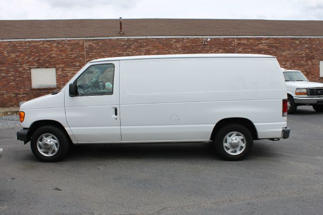 Ford Econoline 2004 photo 13