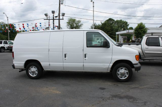 Ford Econoline 2004 photo 7