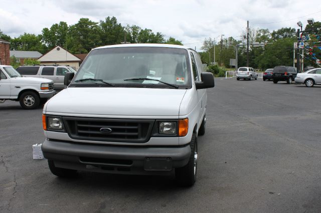 Ford Econoline 2004 photo 9