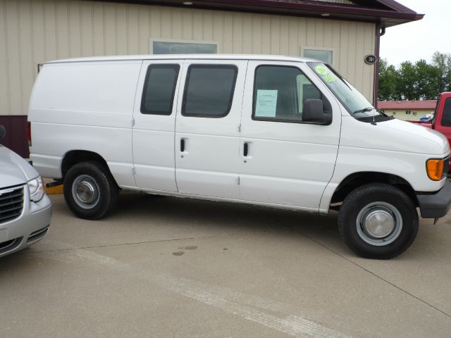 Ford Econoline 2004 photo 11