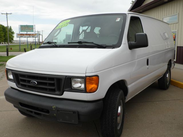 Ford Econoline 2004 photo 12