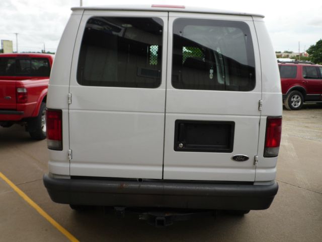 Ford Econoline 2004 photo 7