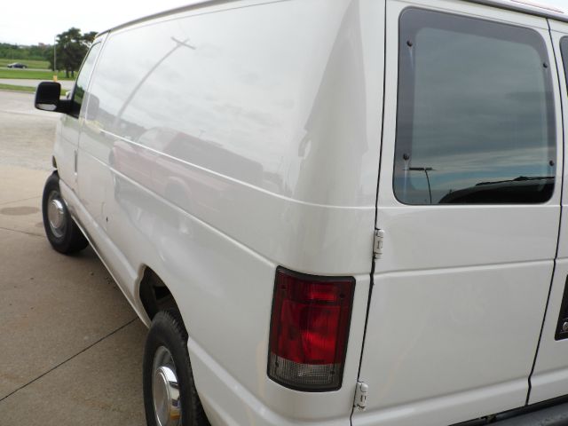 Ford Econoline 2004 photo 9