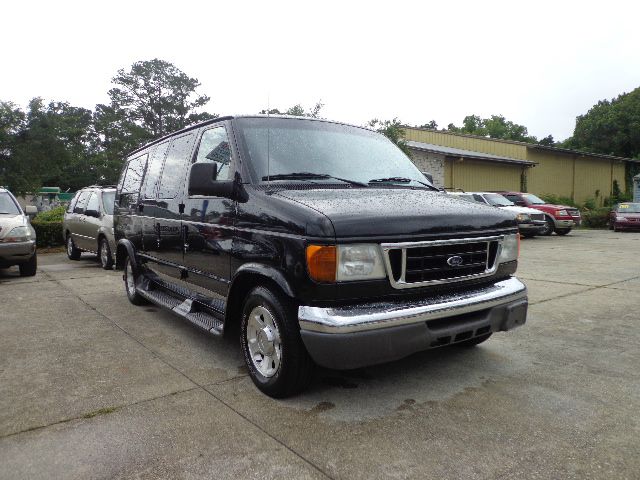 Ford Econoline 2004 photo 2