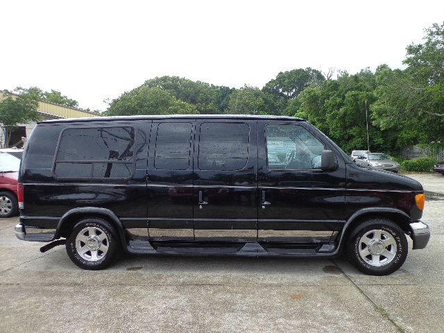 Ford Econoline 2004 photo 4