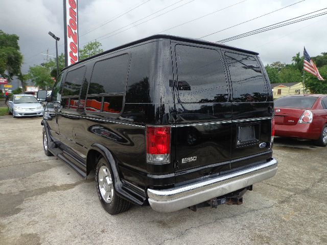 Ford Econoline 2004 photo 9