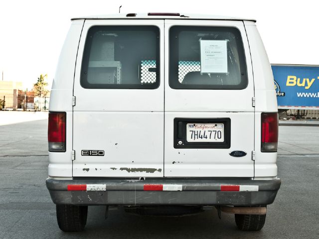 Ford Econoline 2004 photo 1