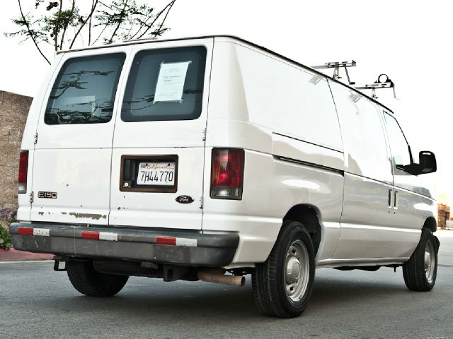 Ford Econoline 2004 photo 2