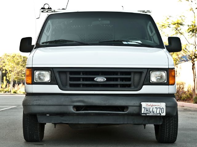 Ford Econoline 2004 photo 3