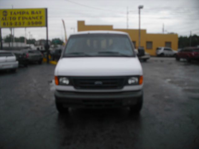 Ford Econoline 2004 photo 10