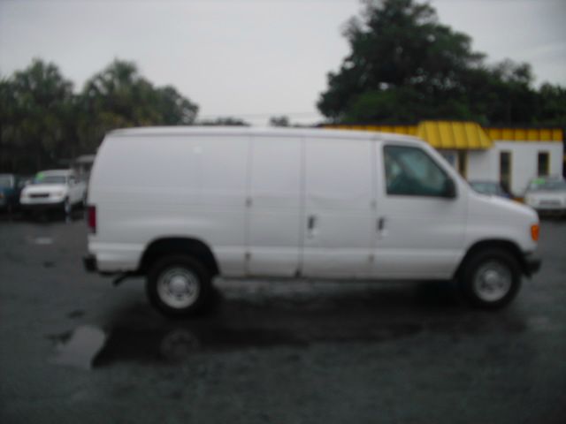 Ford Econoline 2004 photo 12