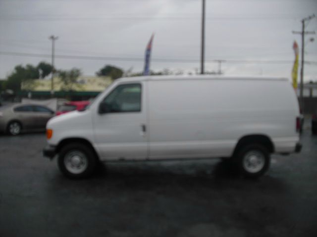 Ford Econoline 2004 photo 6