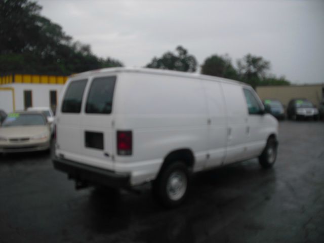 Ford Econoline 2004 photo 8