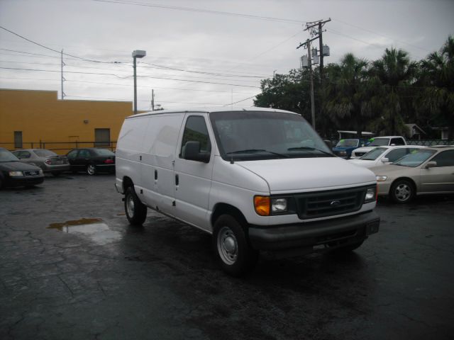 Ford Econoline 2004 photo 9