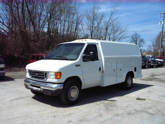 Ford Econoline 2004 photo 1