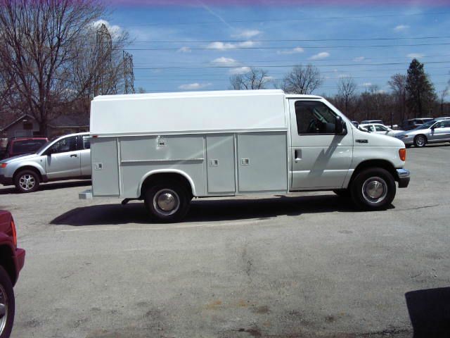 Ford Econoline 2004 photo 2