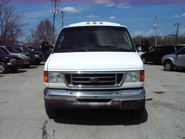 Ford Econoline 2004 photo 3