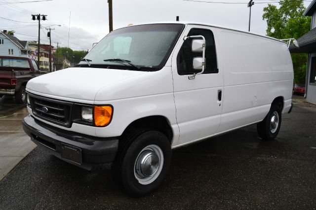 Ford Econoline 2004 photo 1