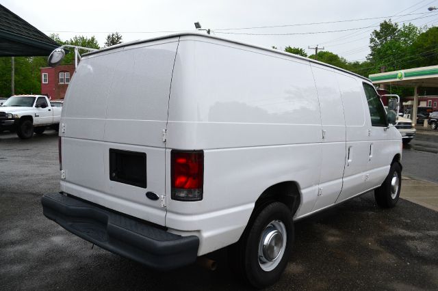 Ford Econoline 2004 photo 16