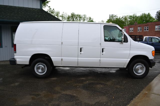 Ford Econoline 2004 photo 17