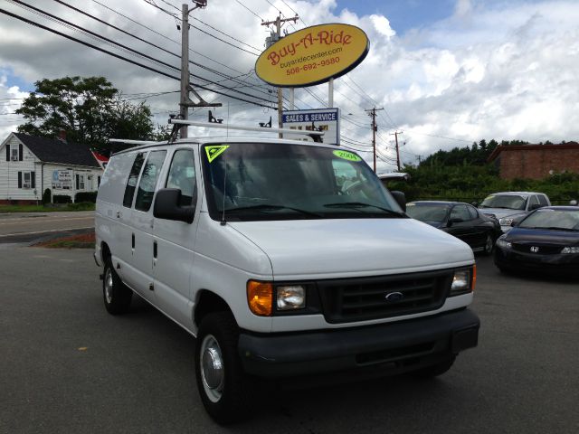 Ford Econoline 2004 photo 1