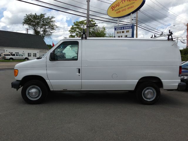 Ford Econoline 2004 photo 2