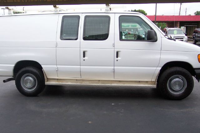 Ford Econoline 2004 photo 10