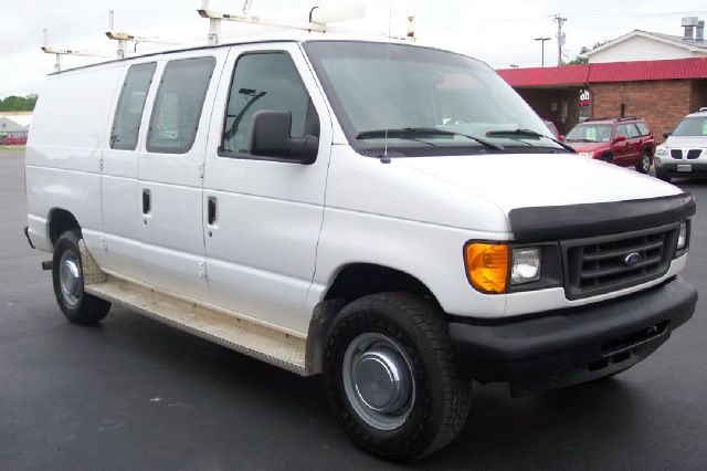 Ford Econoline 2004 photo 12