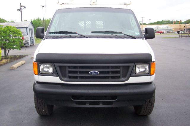 Ford Econoline 2004 photo 15