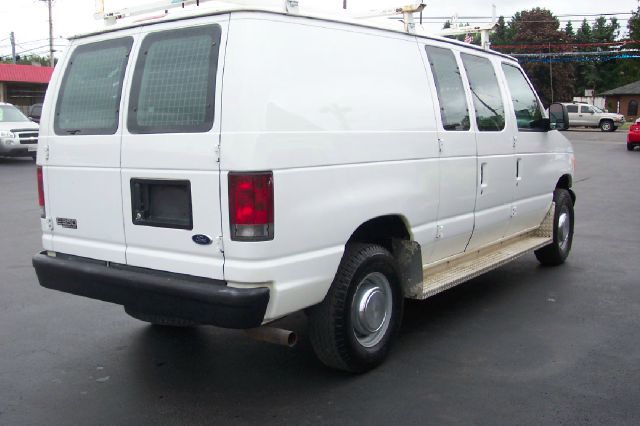 Ford Econoline 2004 photo 16