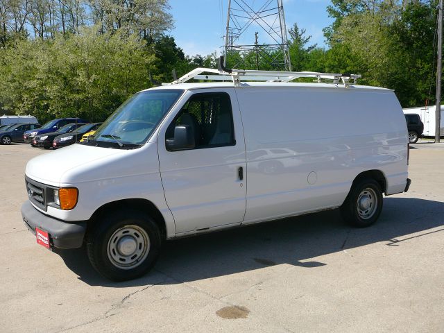 Ford Econoline 2004 photo 1