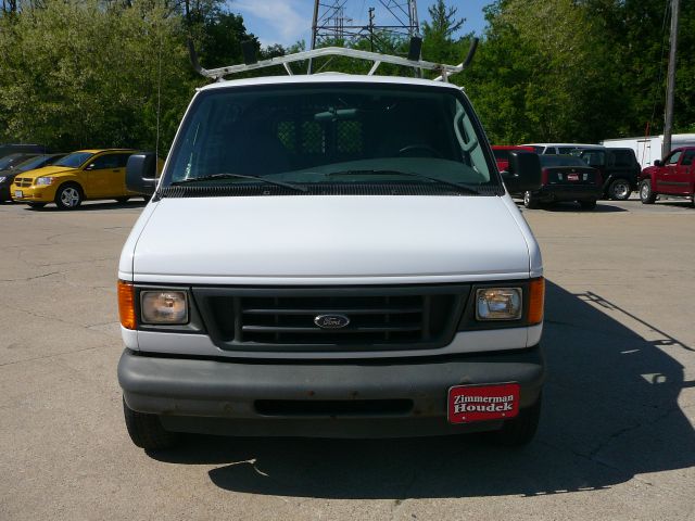 Ford Econoline 2004 photo 2