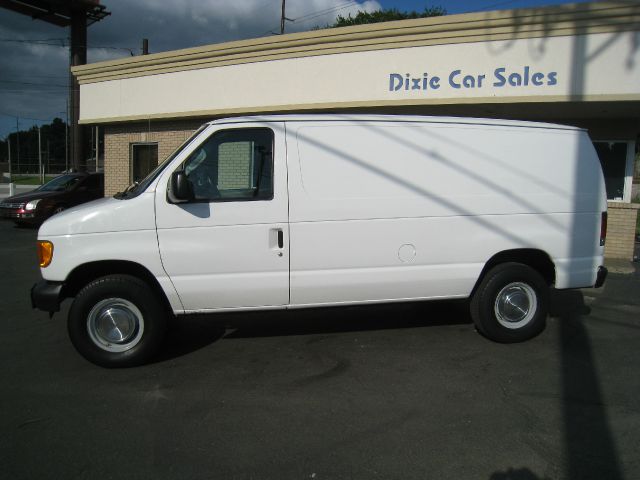 Ford Econoline 2004 photo 12