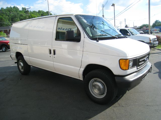 Ford Econoline 2004 photo 15