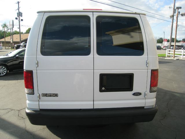 Ford Econoline 2004 photo 6