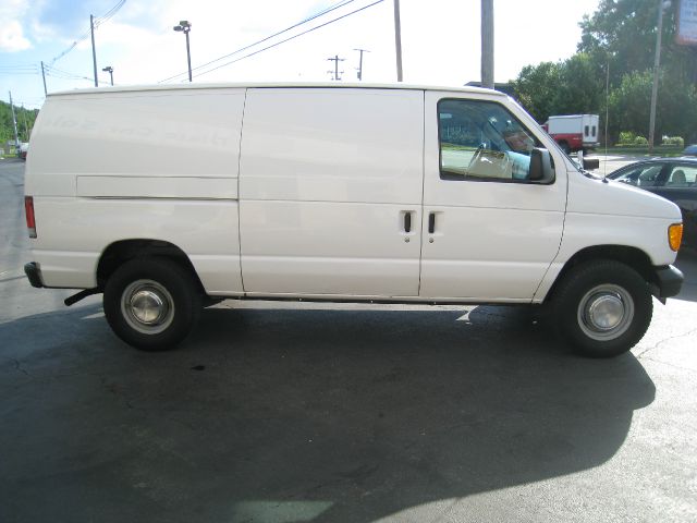 Ford Econoline 2004 photo 7