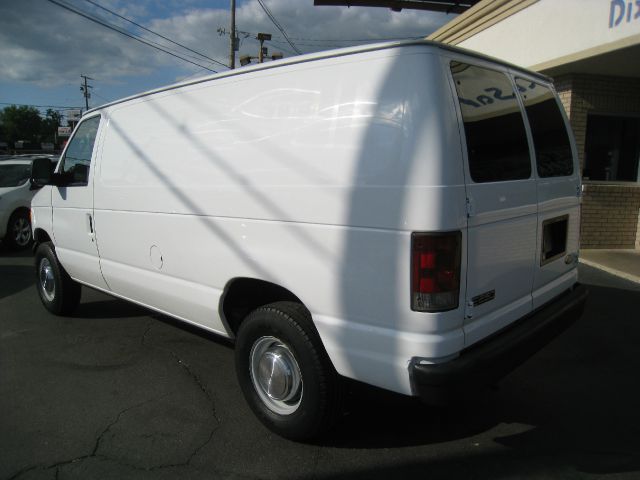 Ford Econoline 2004 photo 9