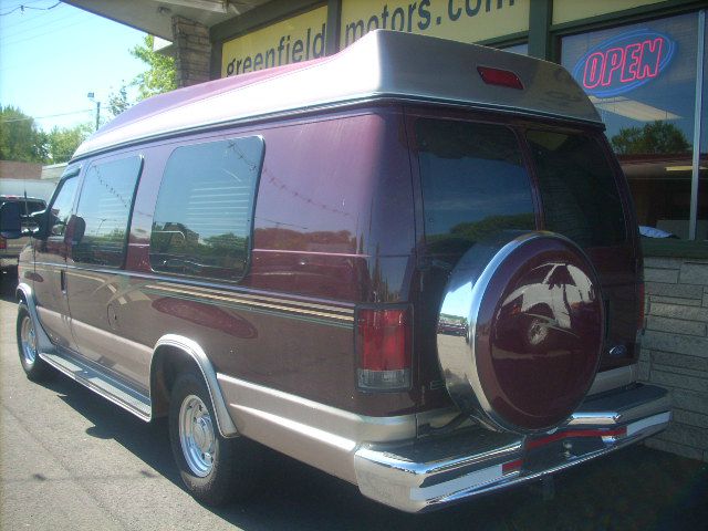 Ford Econoline 2004 photo 2