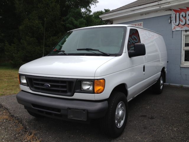 Ford Econoline 2004 photo 2