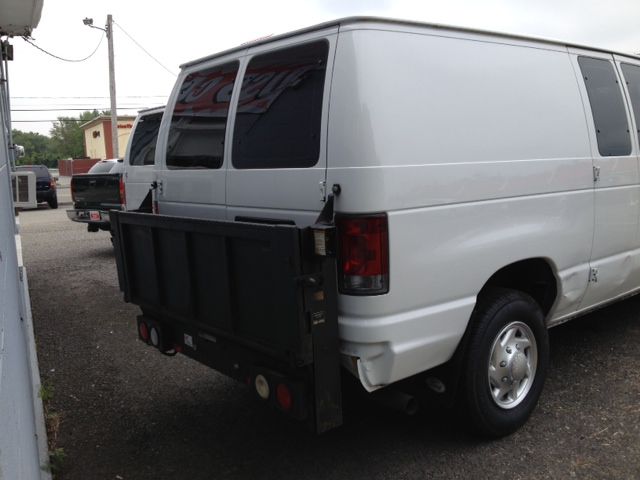 Ford Econoline 2004 photo 3