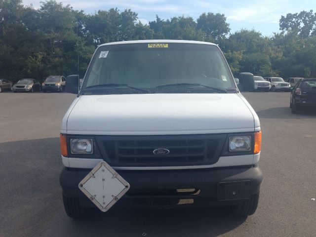 Ford Econoline 2004 photo 1