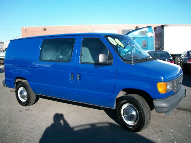 Ford Econoline 2004 photo 4