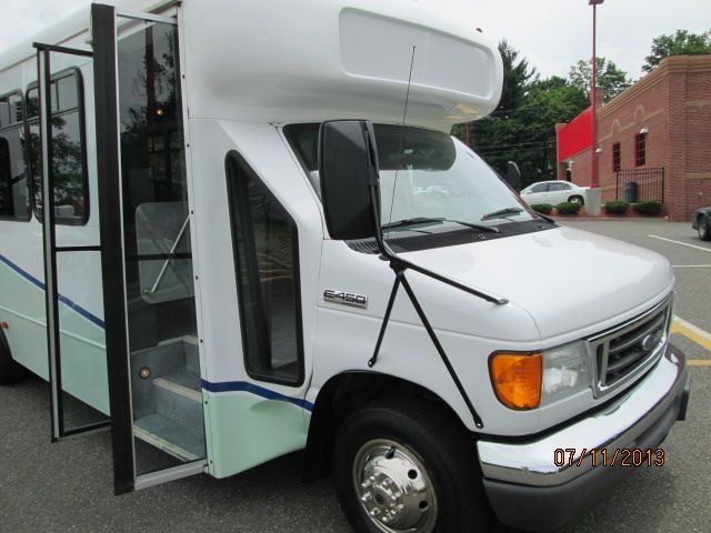 Ford Econoline 2005 photo 2