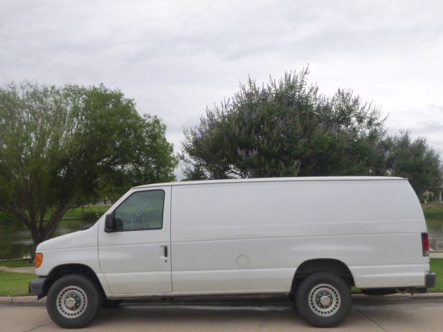 Ford Econoline 2005 photo 1