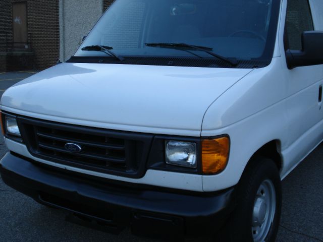 Ford Econoline 2005 photo 2