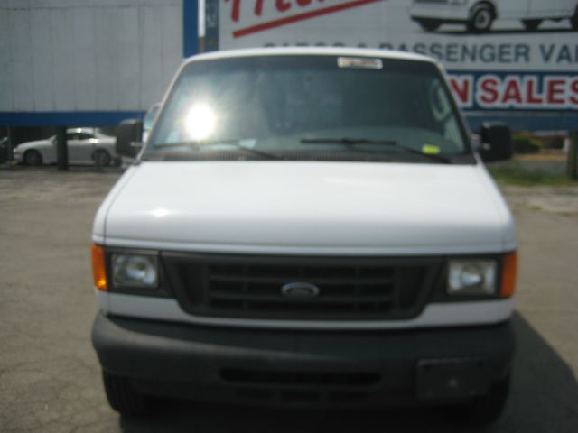 Ford Econoline 2005 photo 1