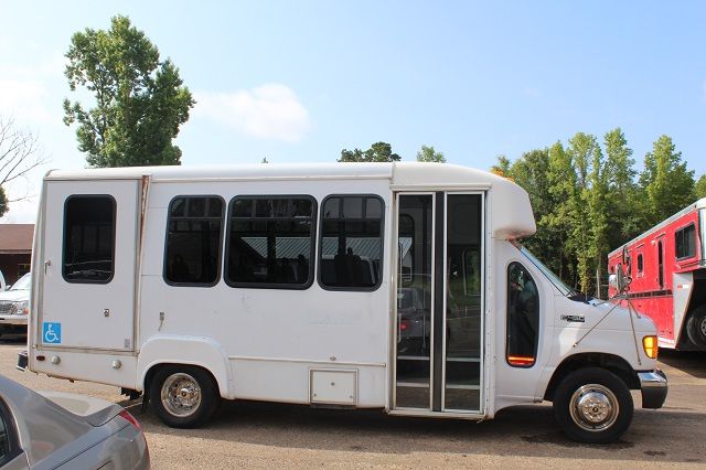 Ford Econoline 2005 photo 1