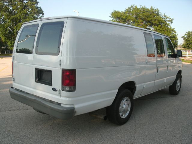 Ford Econoline 2005 photo 24