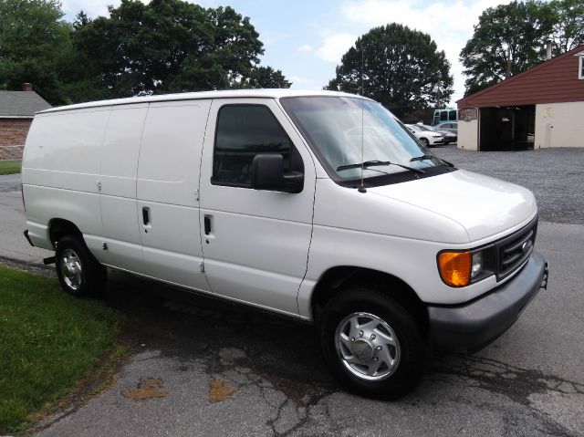 Ford Econoline 2005 photo 1