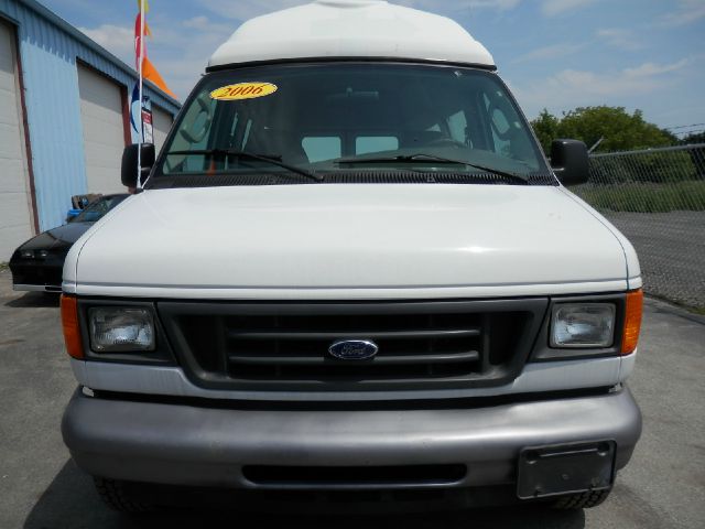 Ford Econoline 2006 photo 1